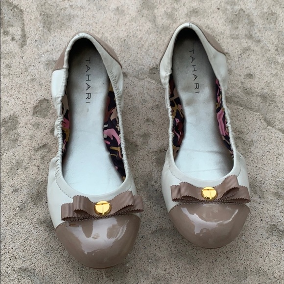 💚Tahari Two Tone Tan & Beige Ballet Flats Size 6 - Picture 1 of 7